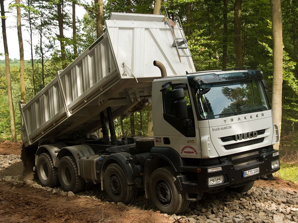 Iveco () Trakker:  