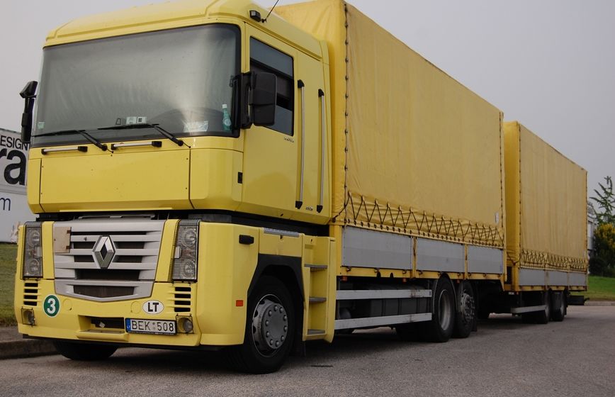 Renault () Magnum:  