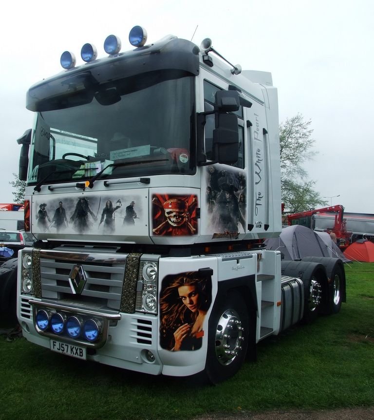 Renault () Magnum:  