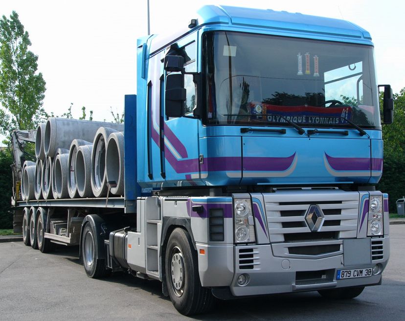 Renault () Magnum:  