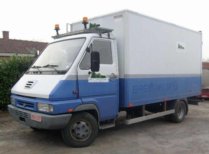 Renault () Mascott:  