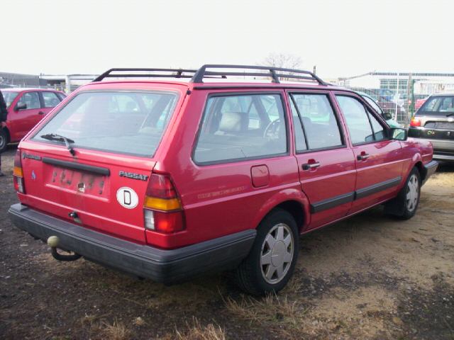 Volkswagen (VW) () Passat Variant II (32B):  
