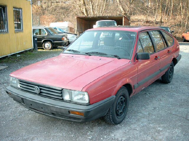 Volkswagen (VW) () Passat B2 (32B):  