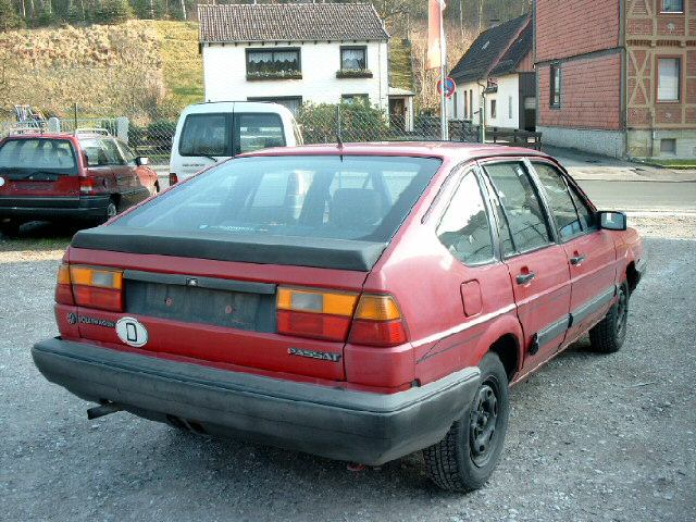 Volkswagen (VW) () Passat B2 (32B):  