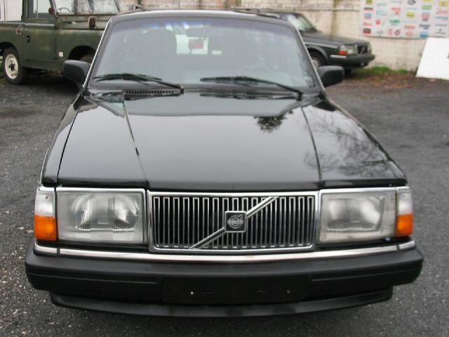 Volvo () 240:  
