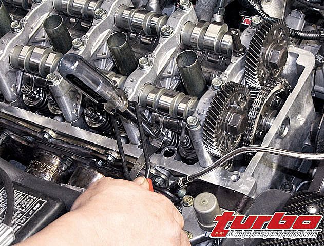 Honda () F20C:  