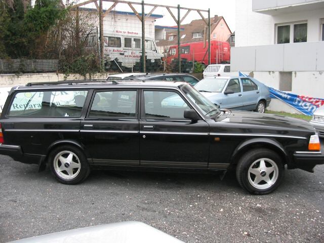 Volvo () 240:  