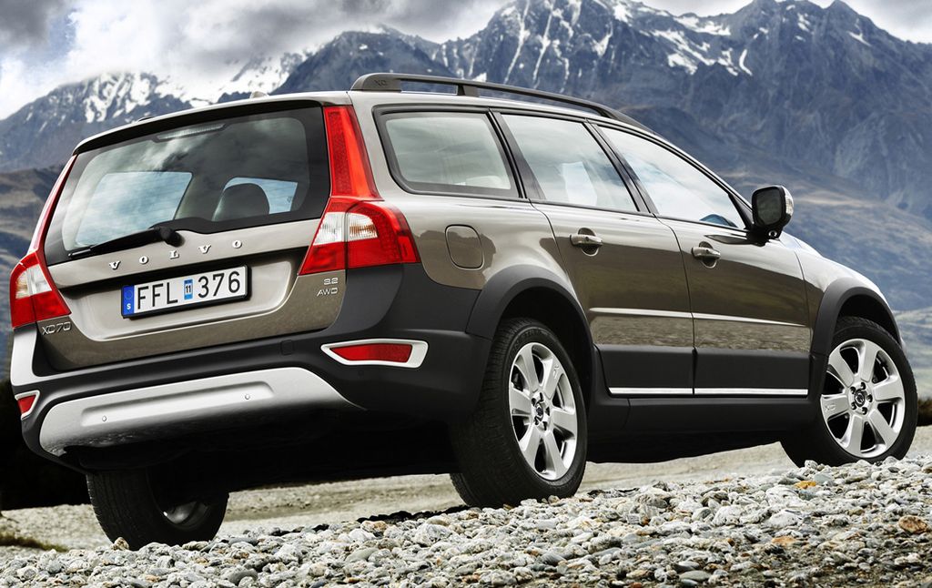 Volvo () XC70 II:  