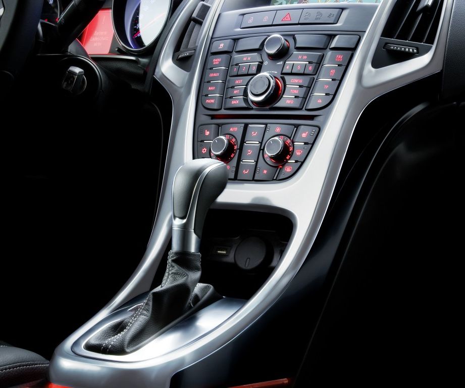 Opel () Astra J IV hatchback:  