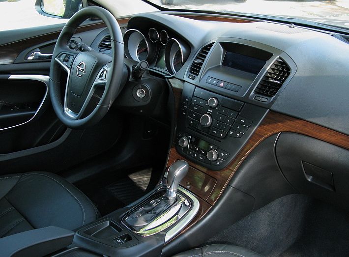 Opel () Insignia (hatchback):  