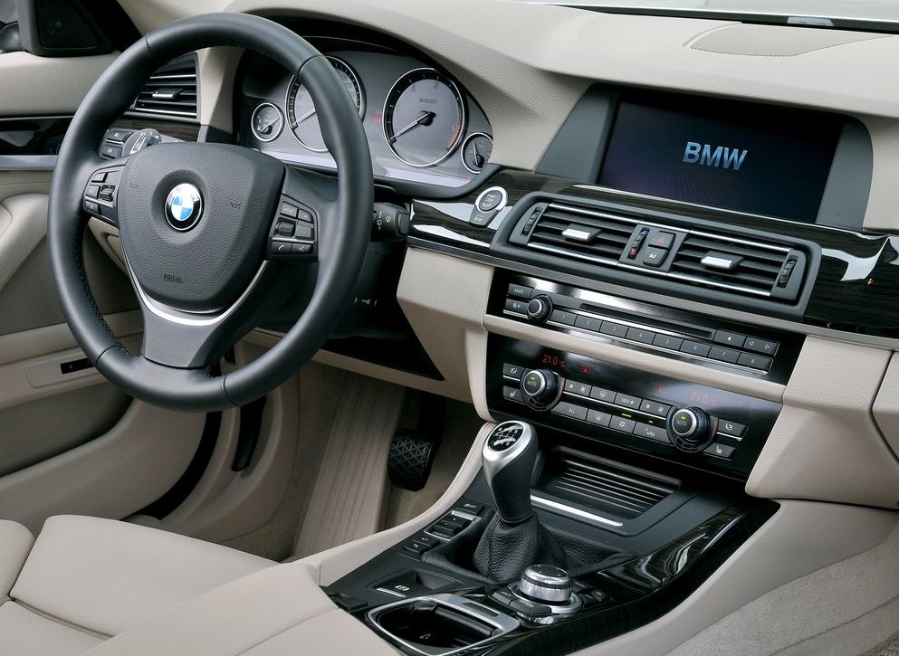 BMW () 5-Series (F11) Touring:  