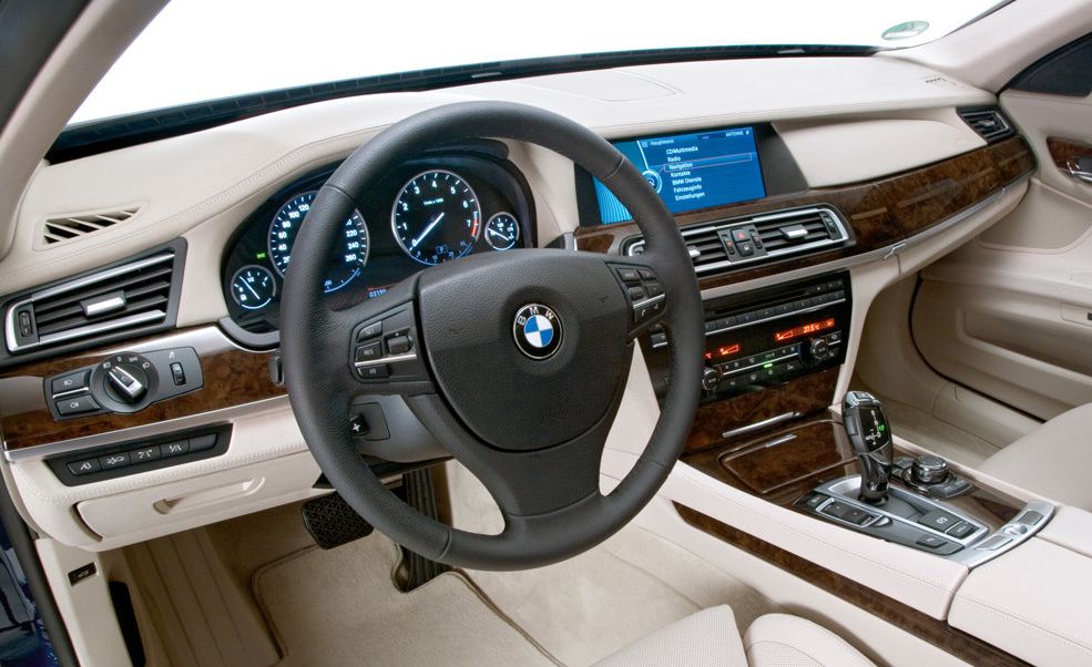 BMW () 7-Series (F01, F02):  