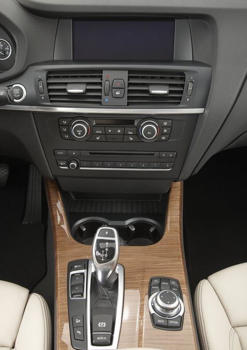 BMW () X3 (F25):  
