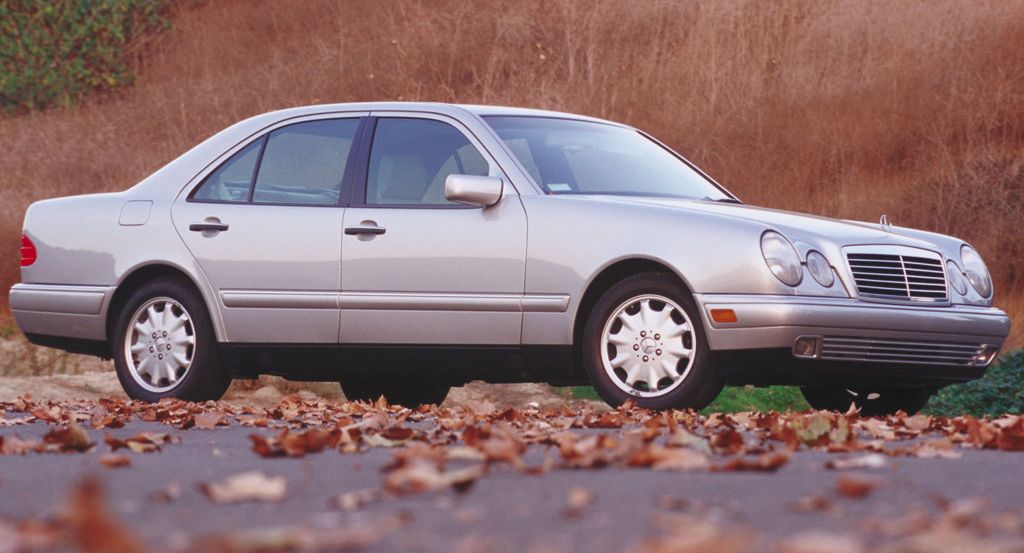 Mercedes Benz () E-Class (W210):  