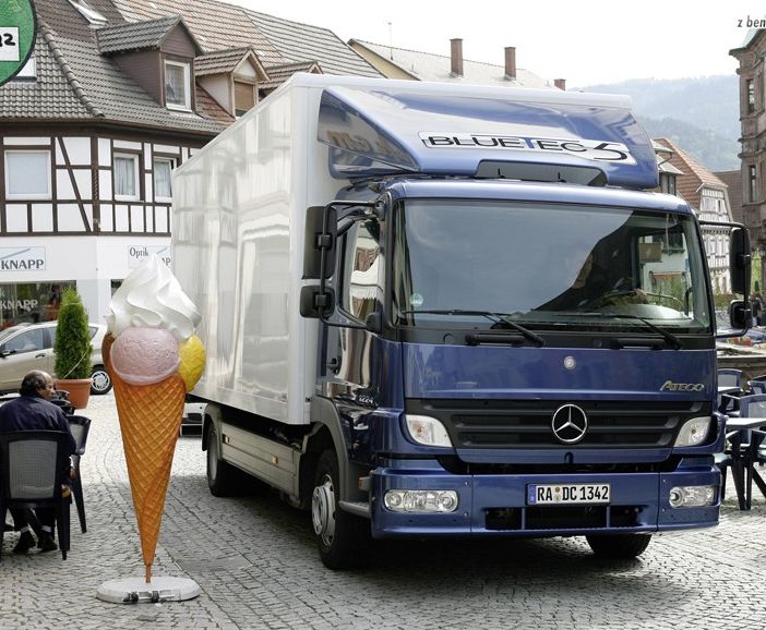 Mercedes Benz () Atego 2:  