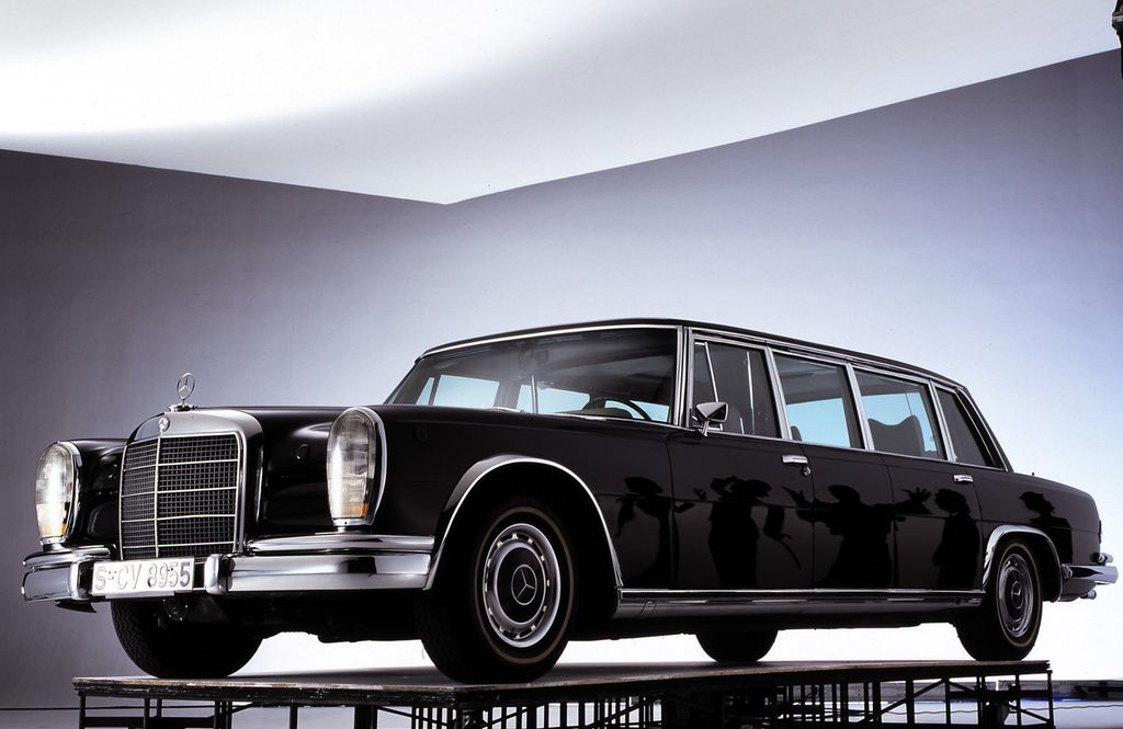 Mercedes Benz () Pullmann:  