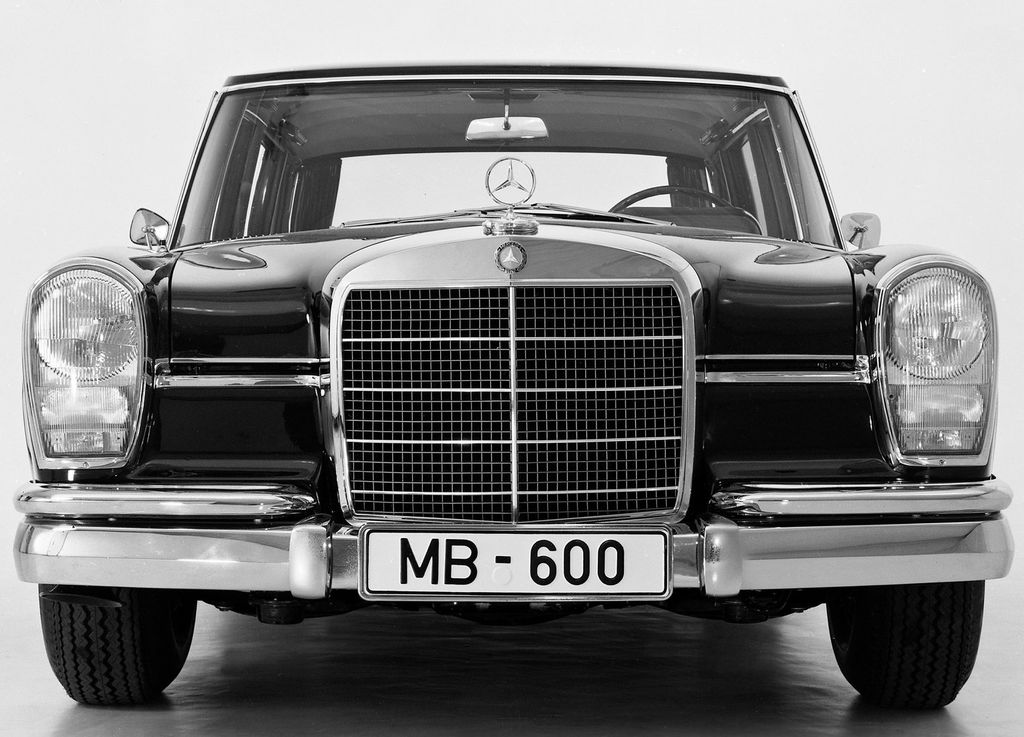Mercedes Benz () Pullmann:  