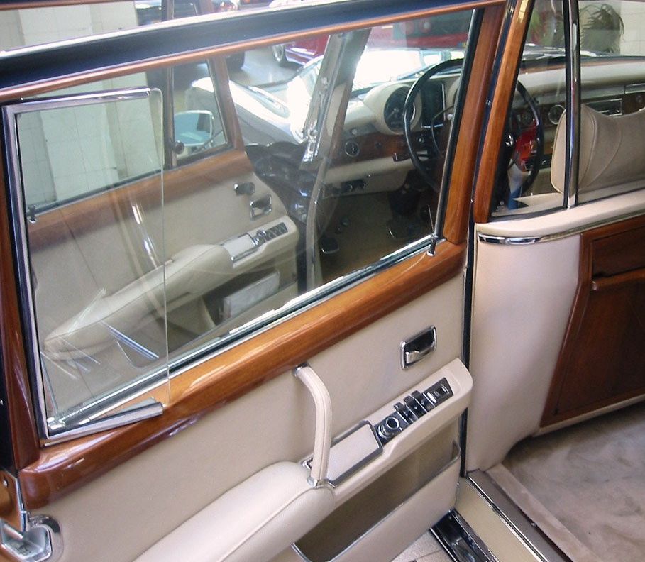 Mercedes Benz () Pullmann:  