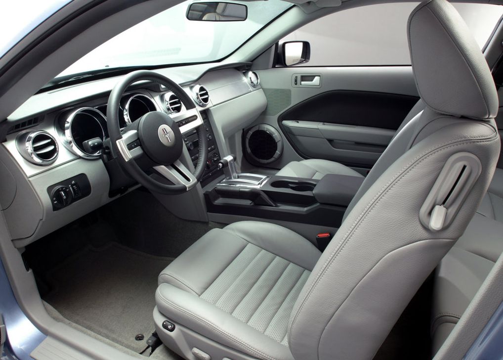 Ford () Mustang V:  