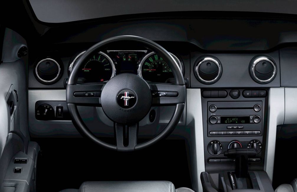 Ford () Mustang V:  
