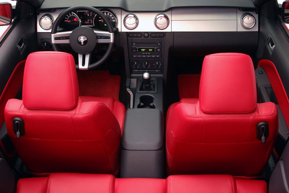 Ford () Mustang V:  