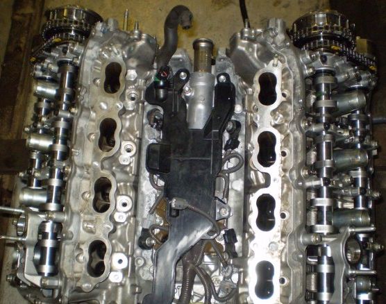 Lexus () 2UR-FSE:  