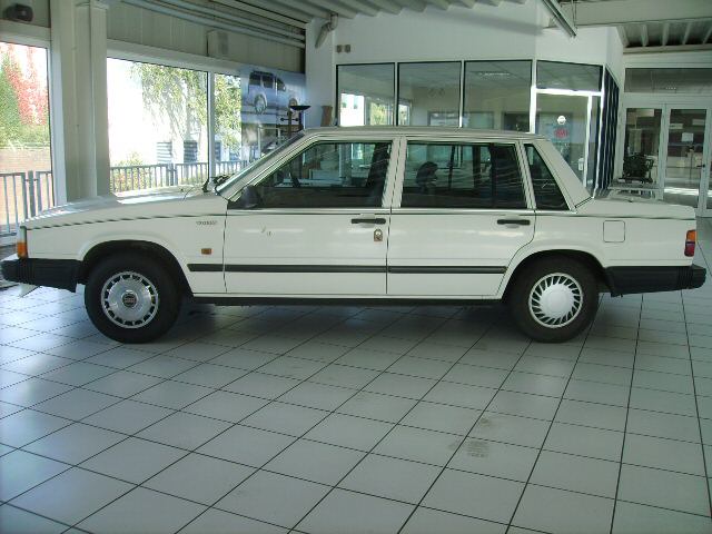 Volvo () 740:  