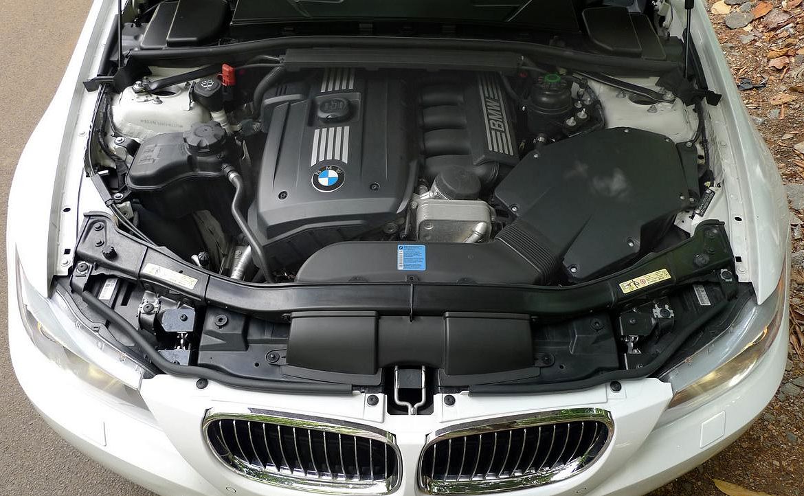 BMW () N52B30:  