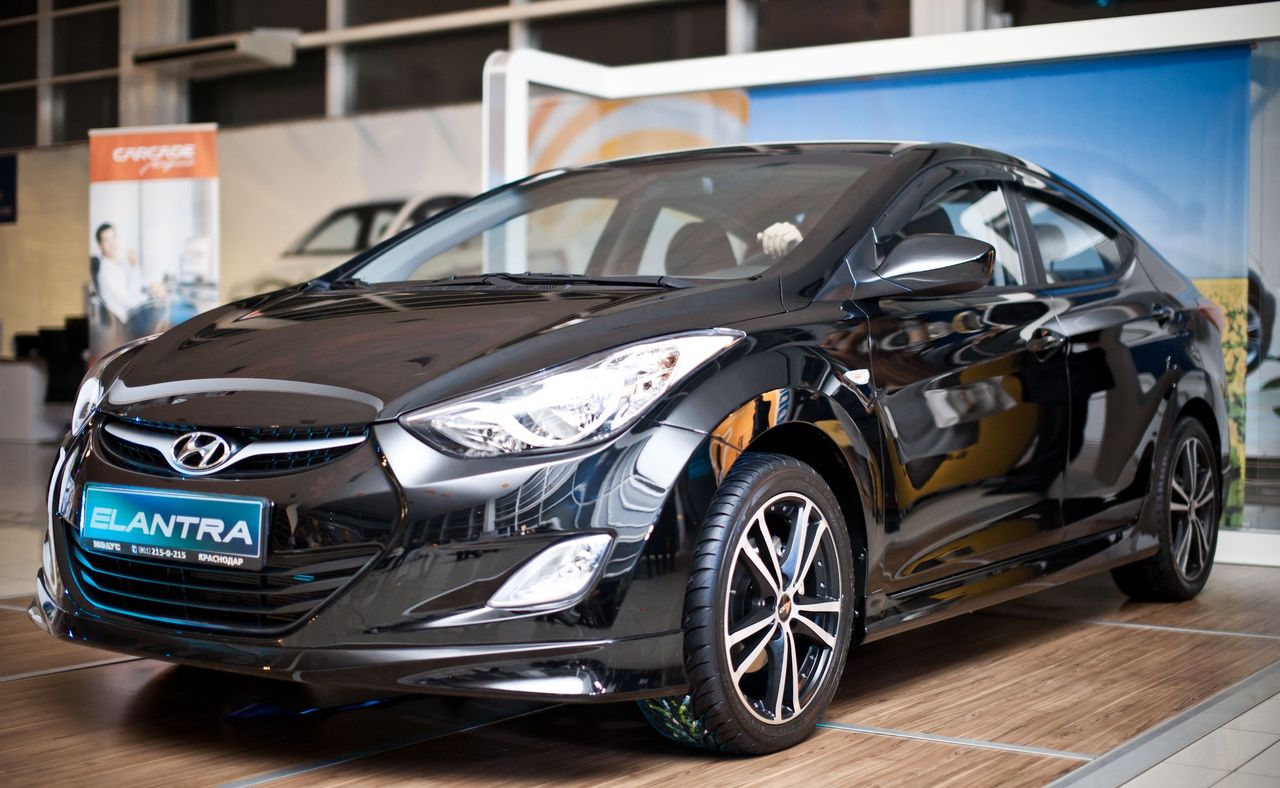 Hyundai () Elantra V (MD, UD):  