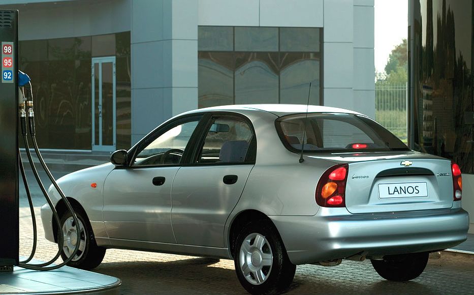 Chevrolet () Lanos:  
