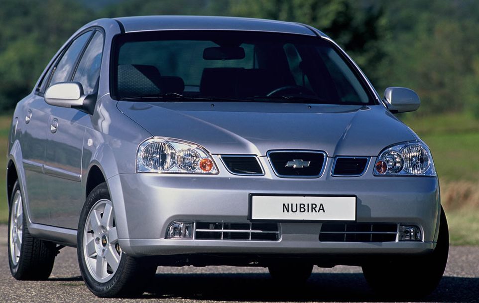 Chevrolet () Nubira Sedan:  