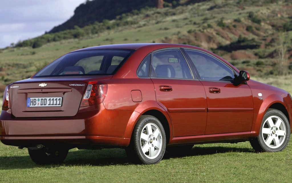 Chevrolet () Nubira Sedan:  