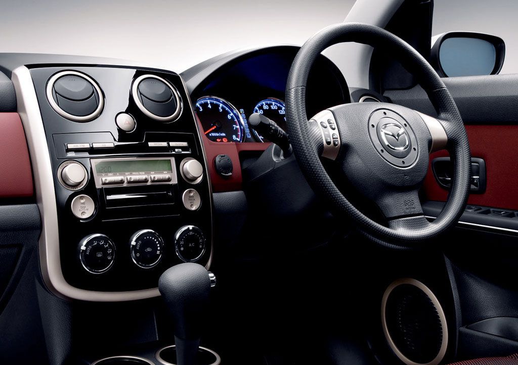 Mazda () Verisa I:  