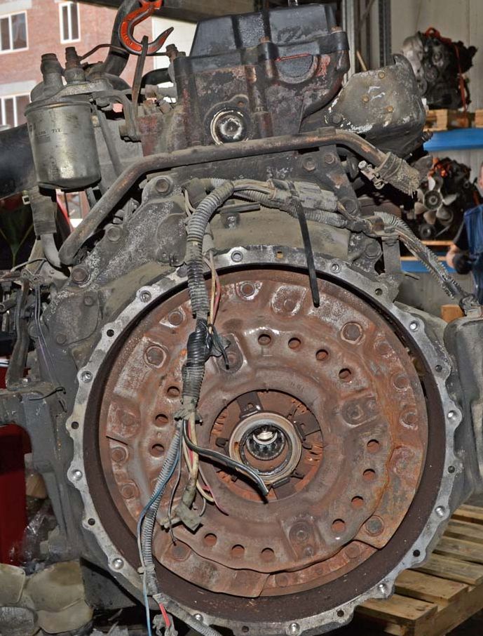 Isuzu () 6HE1:  