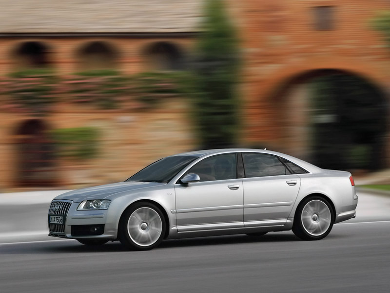 Audi () S8 (4E_):  