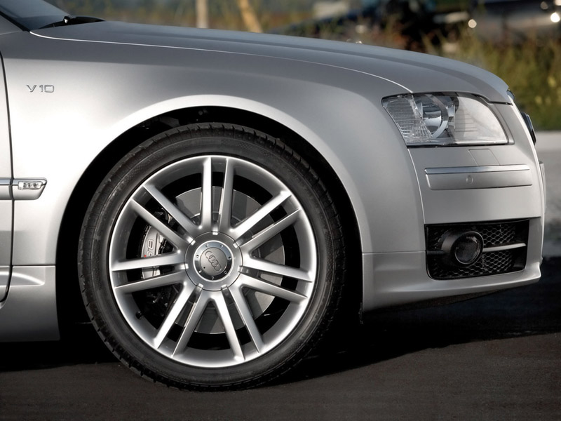 Audi () S8 (4E_):  