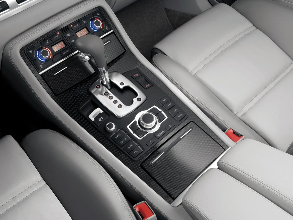 Audi () S8 (4E_):  