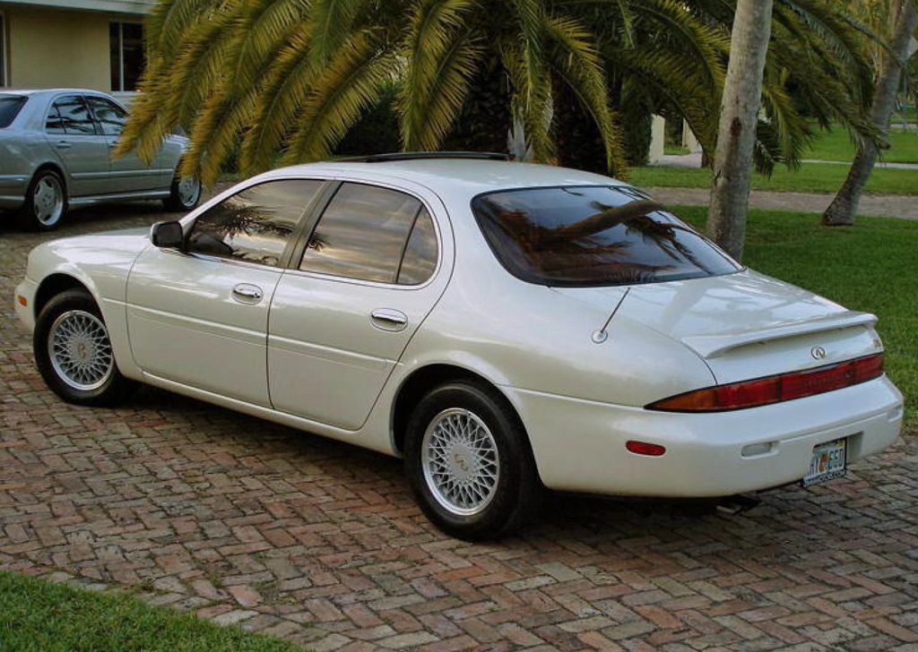 Infiniti () J30:  