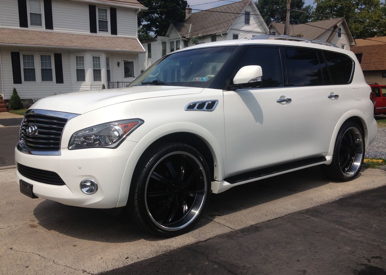 Infiniti () QX56 II (Z62):  