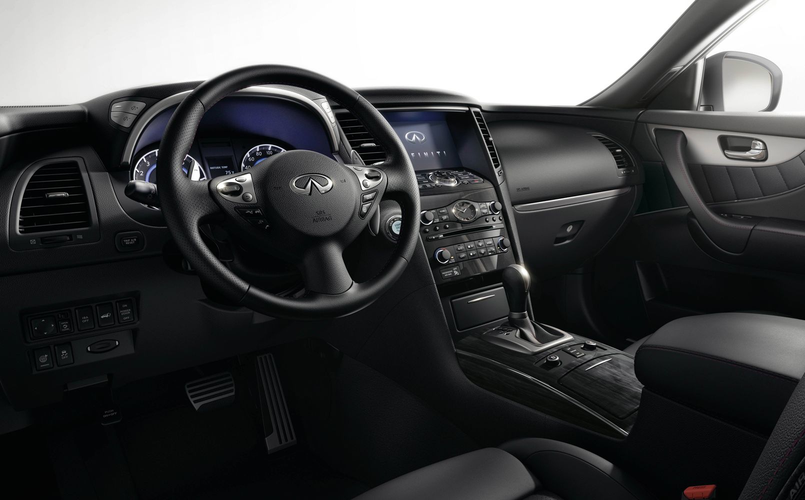 Infiniti () QX70 (S51):  