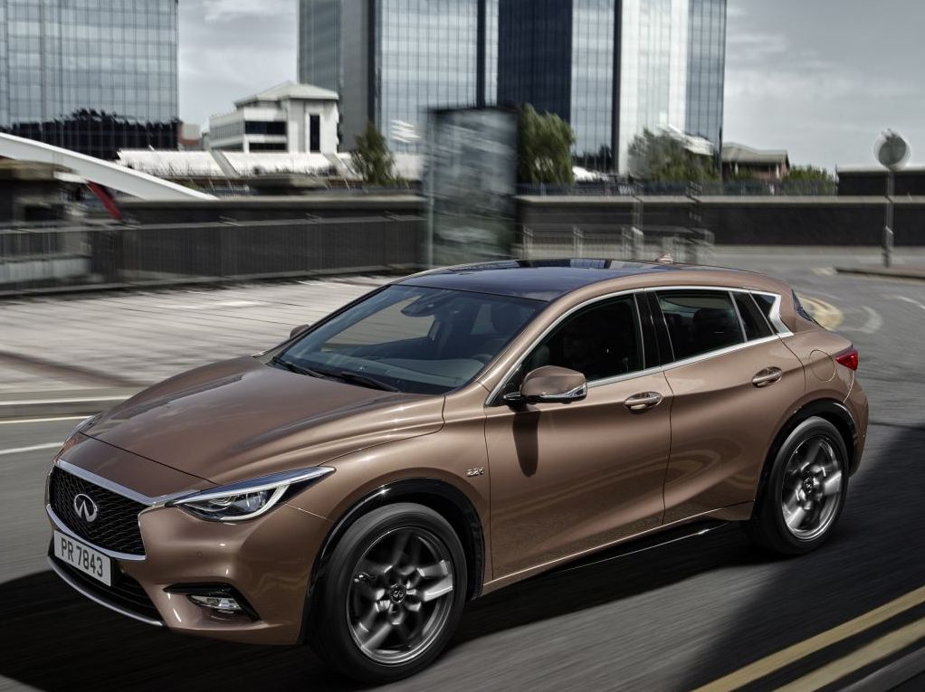 Infiniti () Q30:  