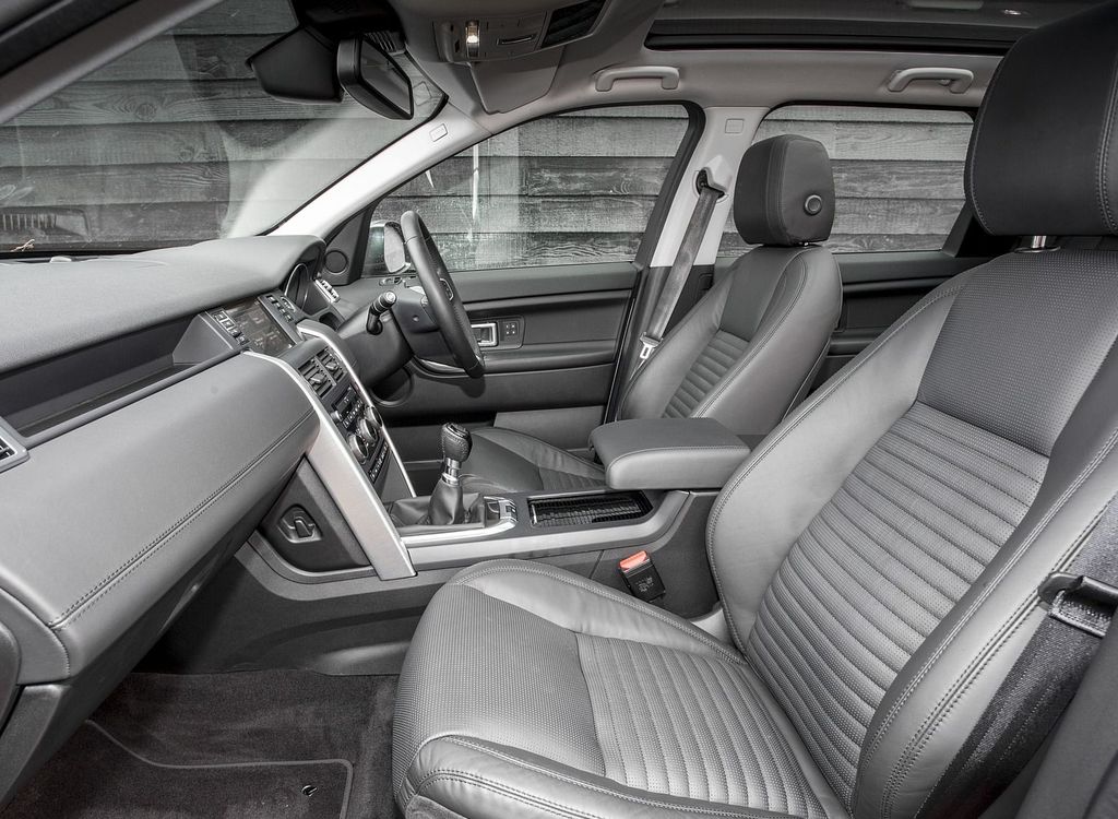 Land Rover ( ) Discovery Sport:  