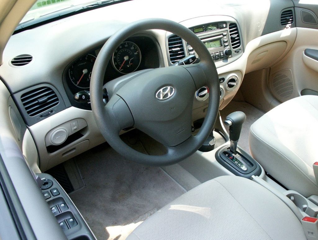 Hyundai () Accent III  (MC):  