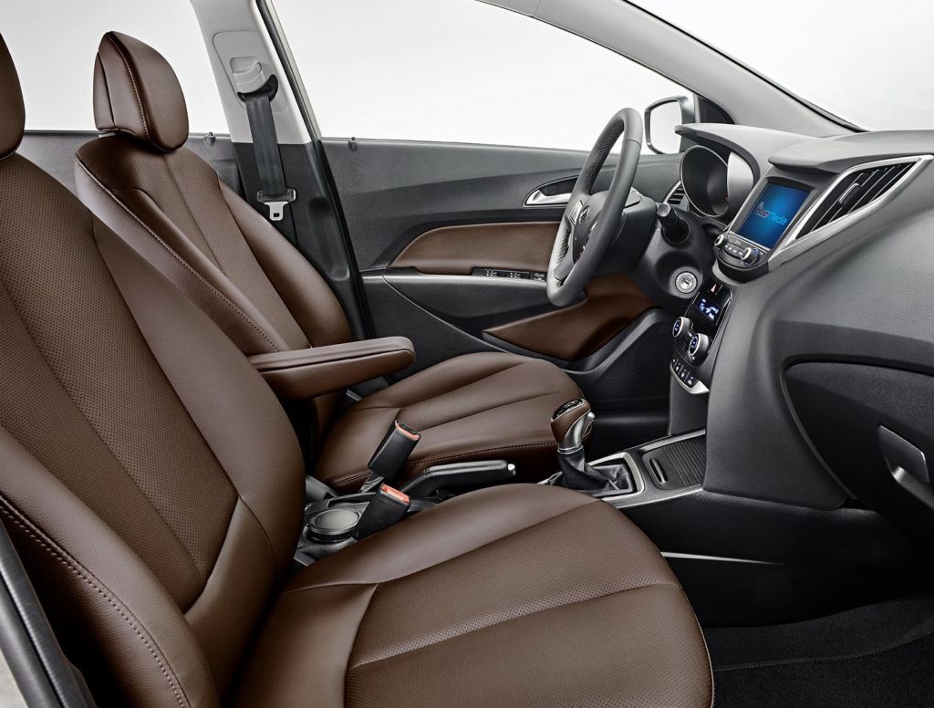 Hyundai () HB20:  