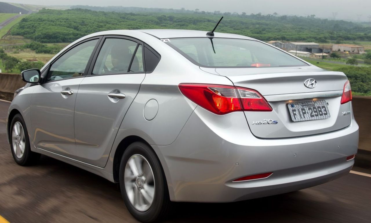 Hyundai () HB20S:  
