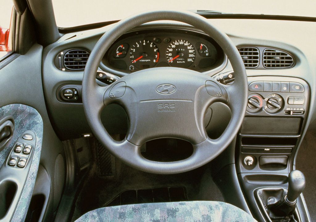 Hyundai () Lantra II (J-2):  