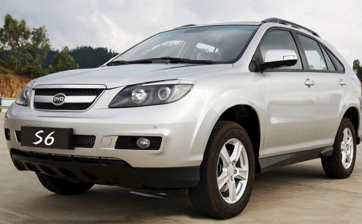 BYD () S6:  