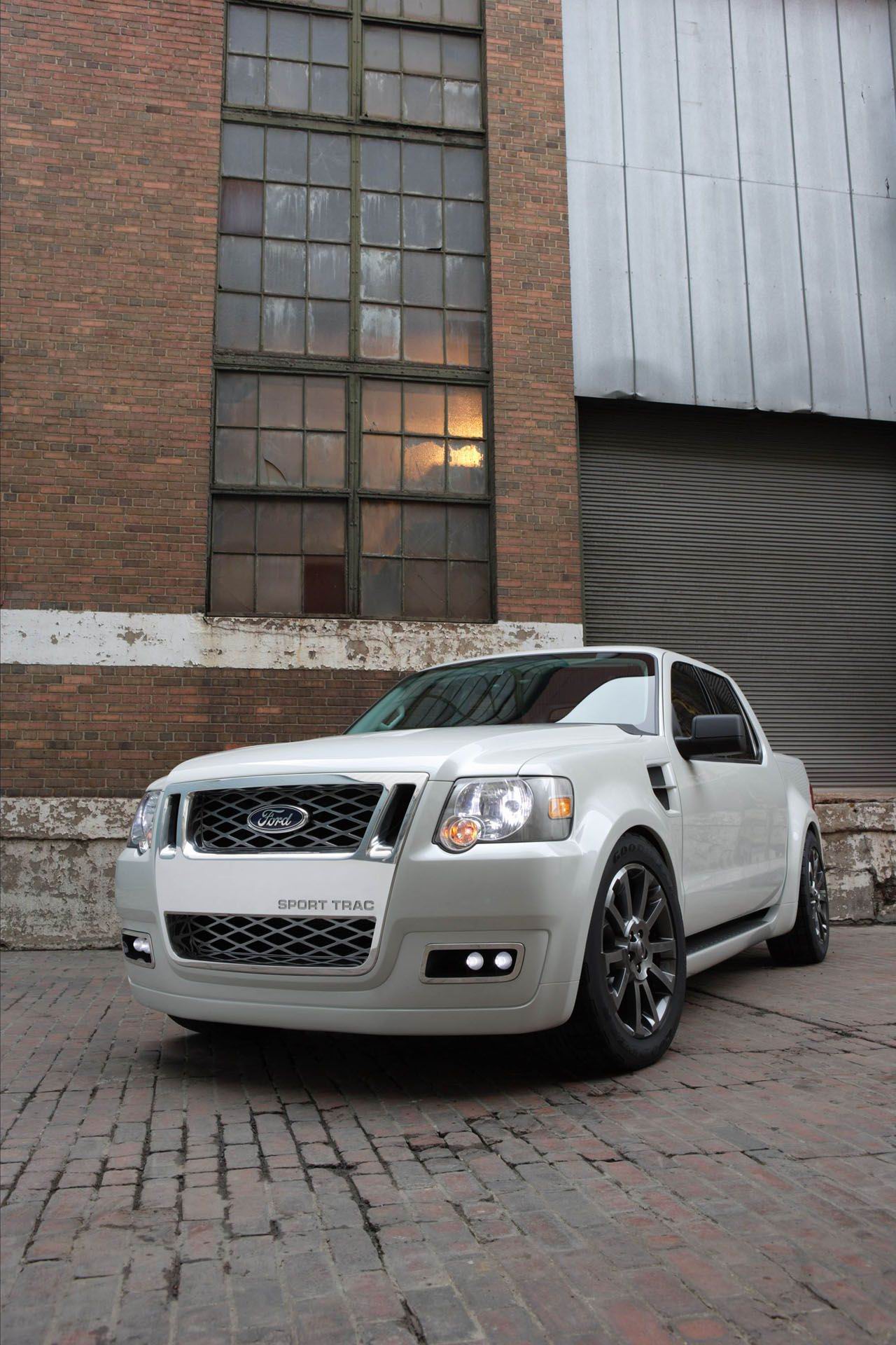 Ford () Explorer SportTrac:  