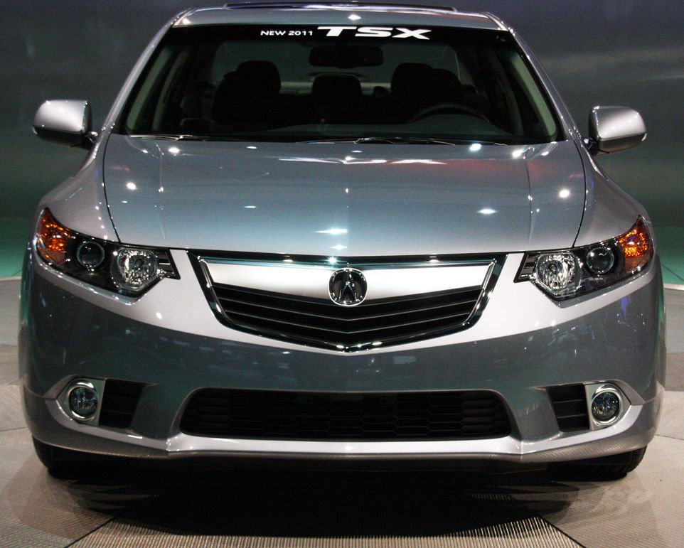 Машина Акура TSX