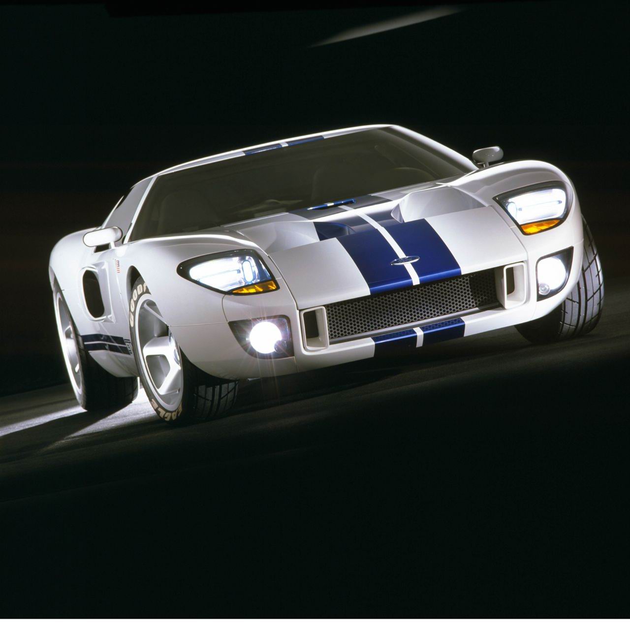 Ford () GT40:  